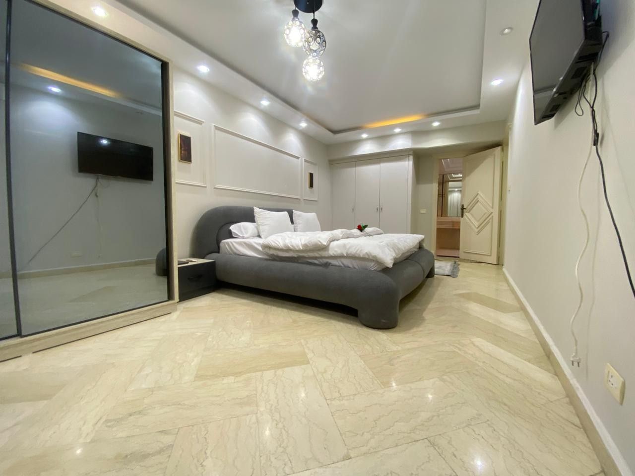 غرفة بسرير واحد في شقة فندقية في المنيل غرفة بسرير واحد في شقة فندقية في المنيل