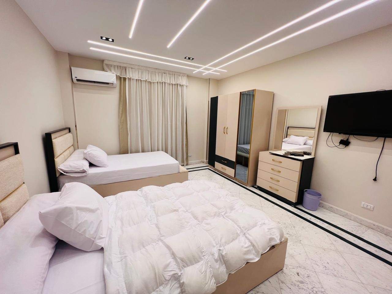 غرفة نوم مزدوجة مثالية للأفراد أو الأطفال في شقق فندقية القاهرة. غرفة نوم مزدوجة مثالية للأفراد أو الأطفال في شقق فندقية القاهرة.