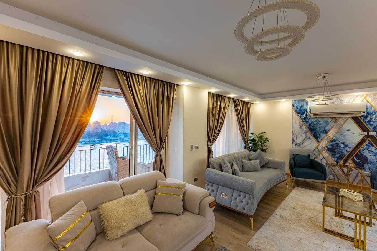 إضاءة طبيعية في صالة شقة مفروشة فاخرة للايجار إضاءة طبيعية في صالة شقة مفروشة فاخرة للايجار