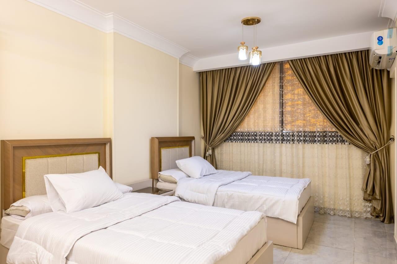 غرفة نوم بسريرين في شقه مفروشه للايجار غرفة نوم بسريرين في شقه مفروشه للايجار